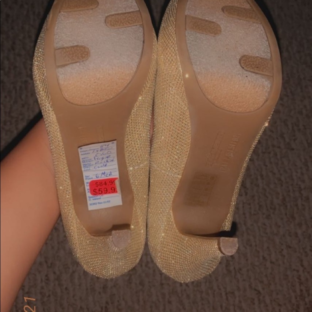 Golden pumps - Picture 4 of 4